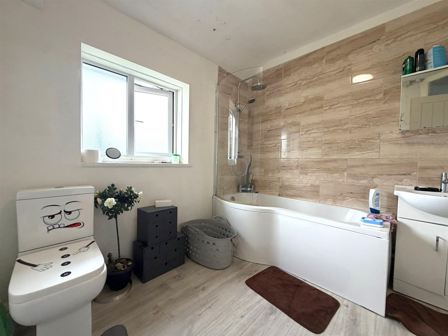 Alun Road, Mayhill, Swansea, SA1 6UE